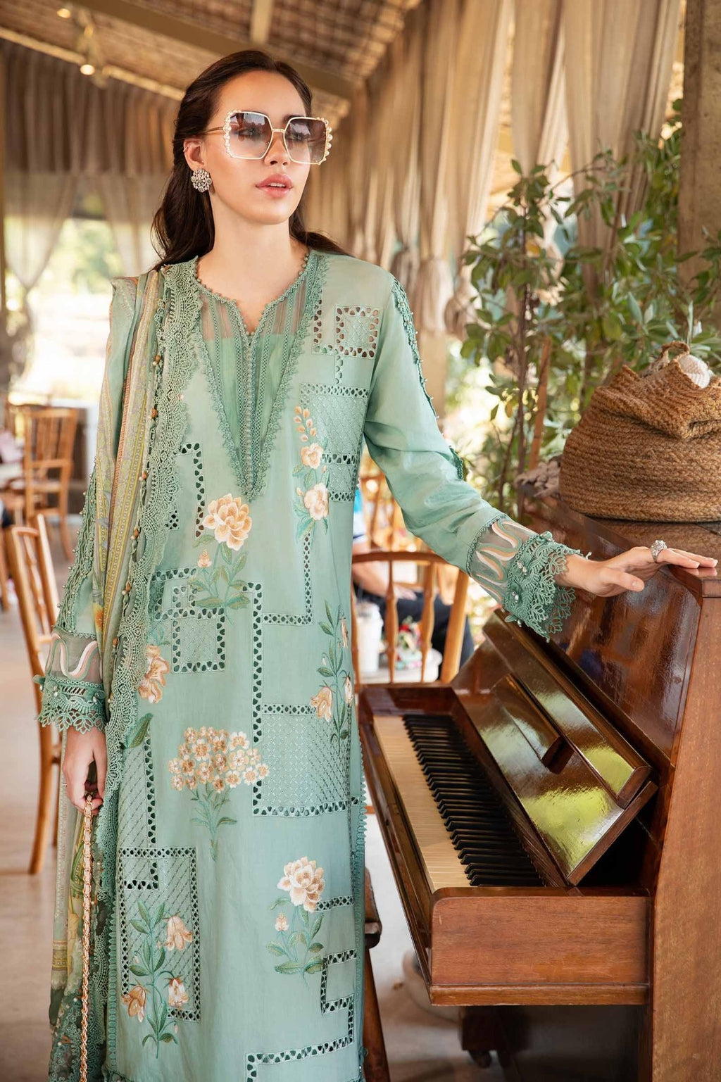 Mint Garden Maze 3-Piece Cotton Suit – close-up neckline detail